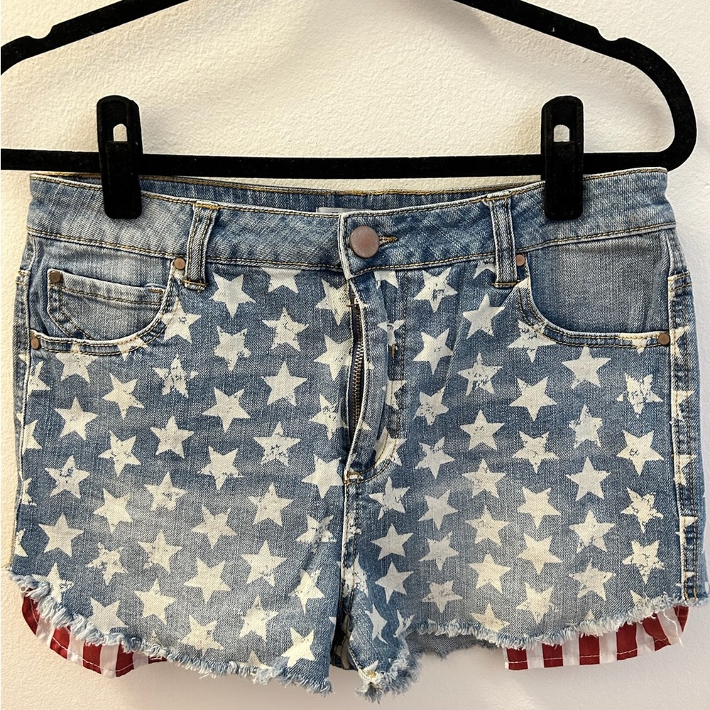 Blue Jean Shorts with Distressed Hem and Stretch Fabric